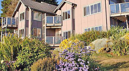 Turtle Rocks Oceanfront Inn