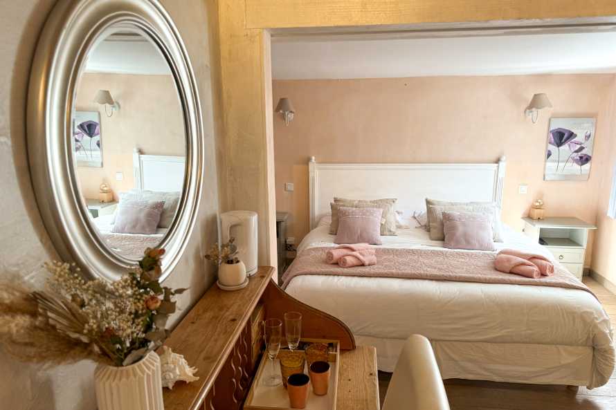 Chambre Fleur de cyste