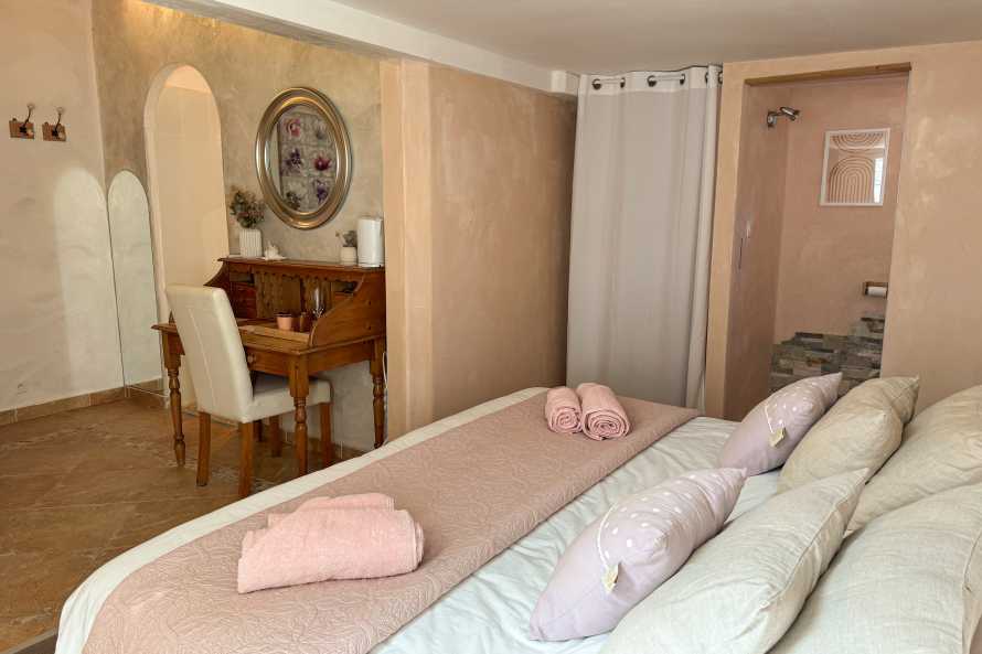 Chambre Fleur de cyste