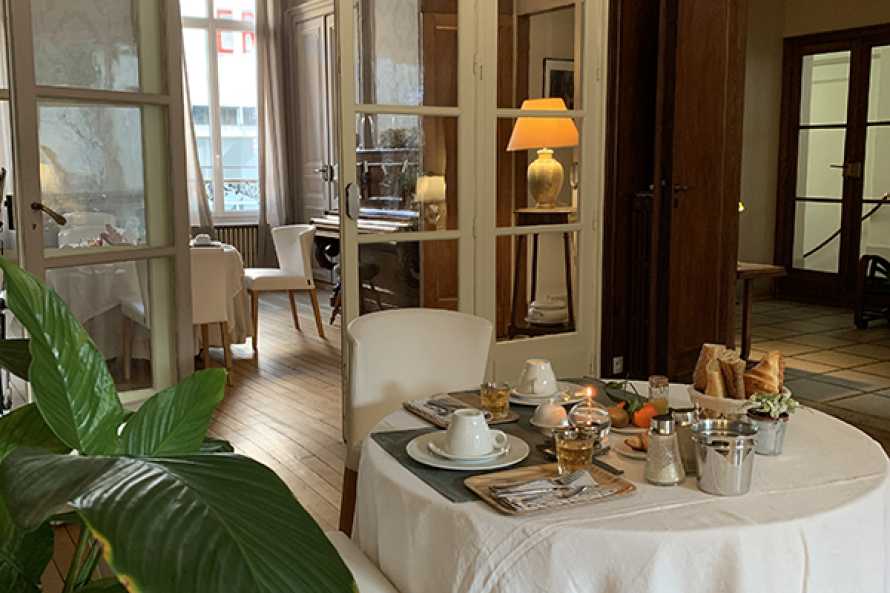 Petit déjeuner en intérieur