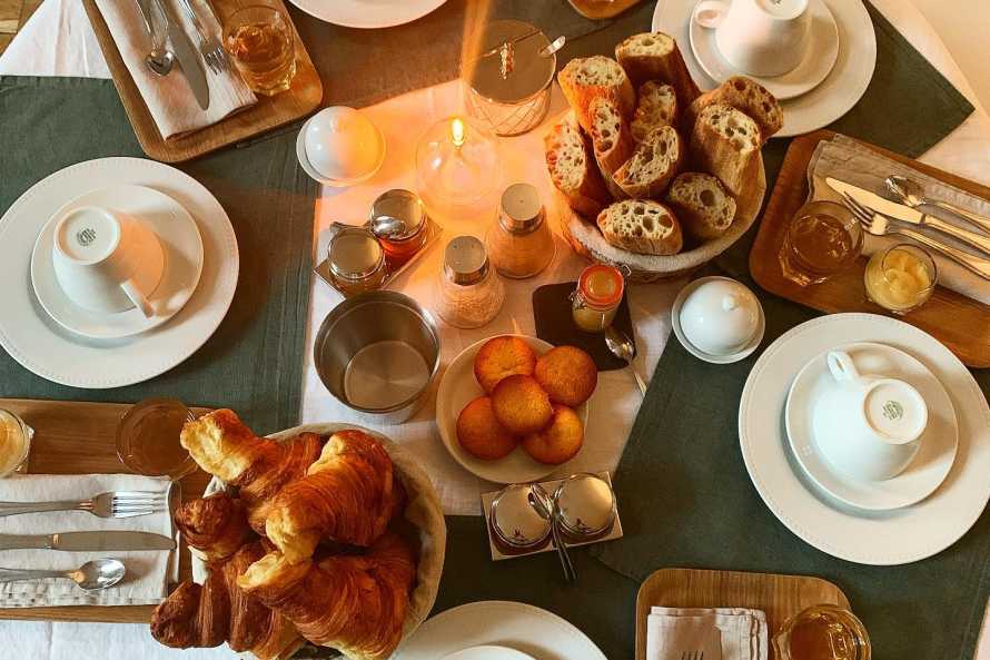 Petit Déjeuner dans le salon "art-déco"