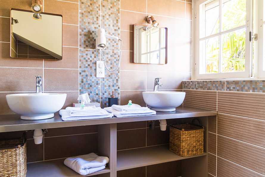 Salle de bain de la suite Taussat