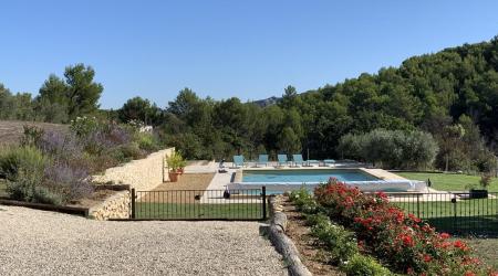 Chut ! c'est ici Chut ! c'est ici