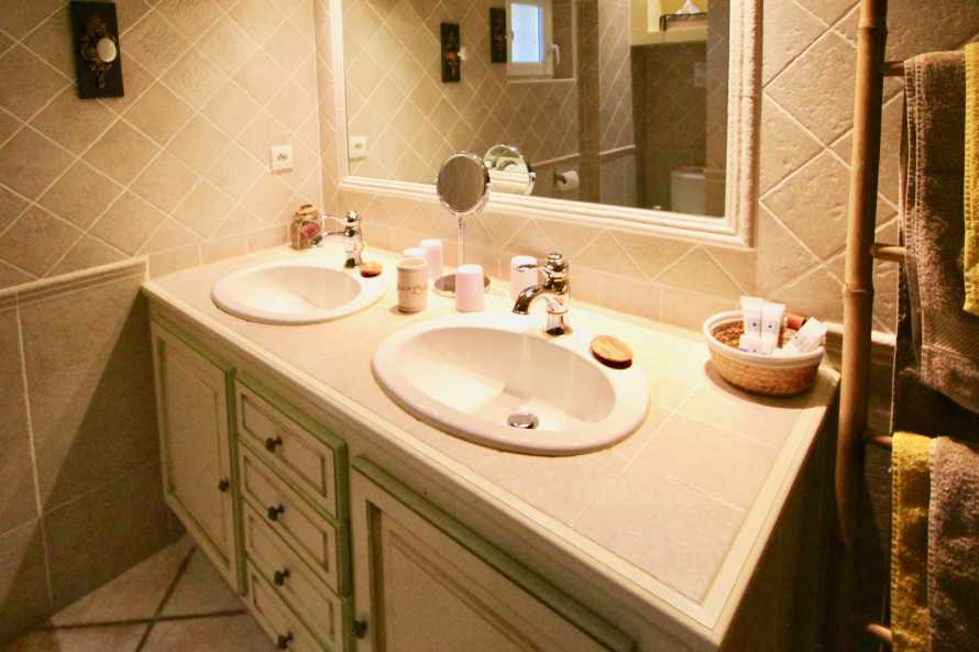 Salle de bain de la Suite des Magnarelles