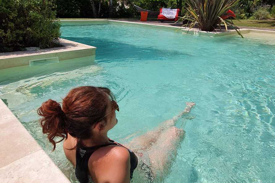 Maison d'hôtes L'Autre Rives à Albi - la piscine et son coin bulles