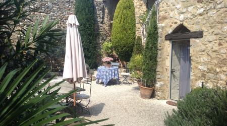 La Cour des Lauriers La Cour des Lauriers