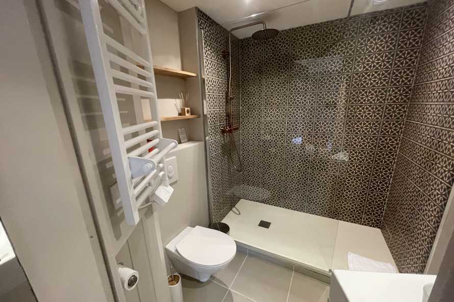 salle de bain noisette