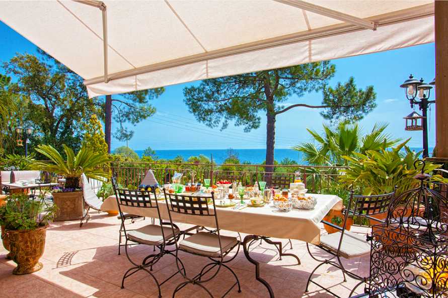 Terrasse Petit Déjeuner