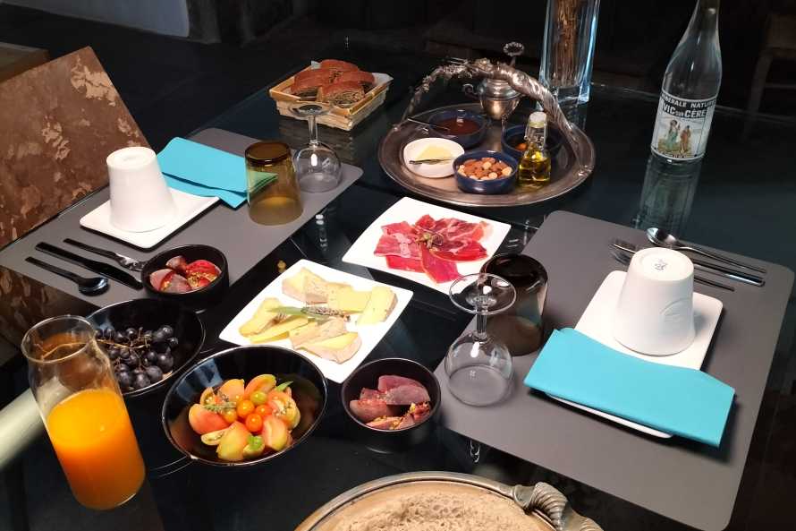 Petit déjeuner à la Maison du Chevalier des Huttes