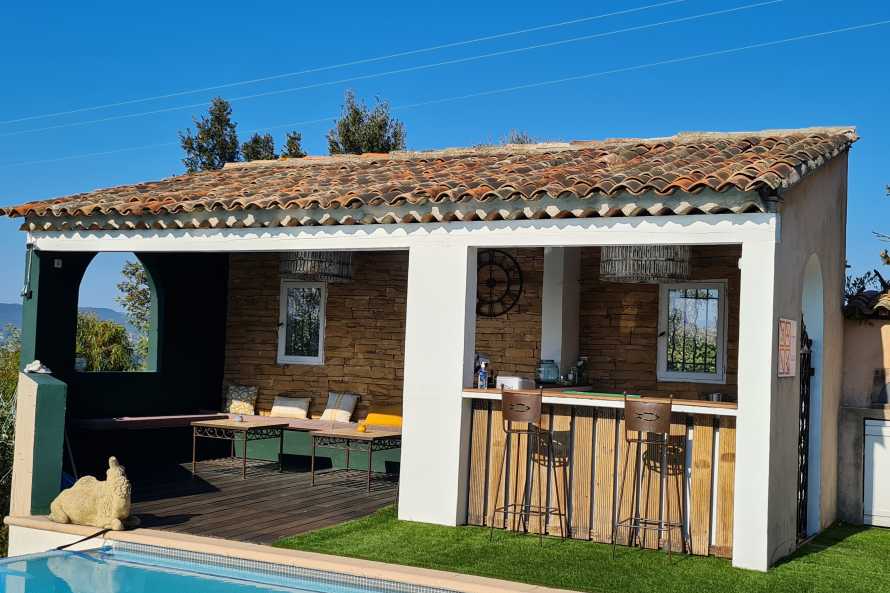 POOLHOUSE pour se relaxer et se désaltérer
