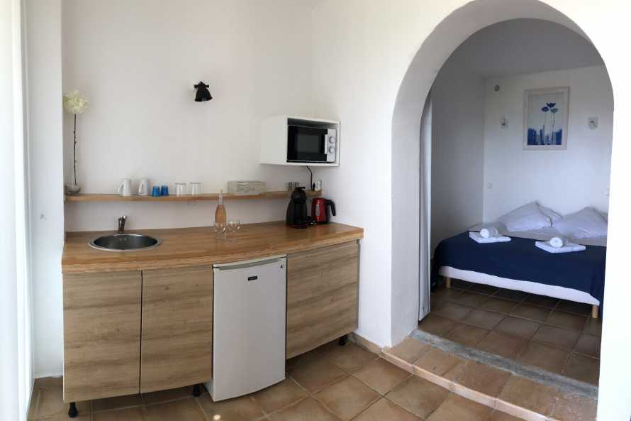 Loggia avec coin snack dans les chambres d'hôtes Aloasis