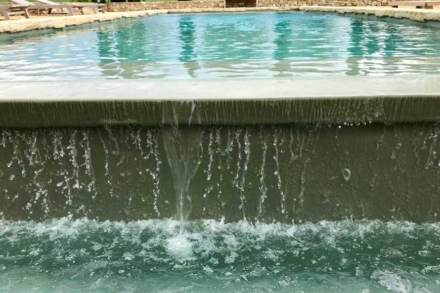 piscine à débordement