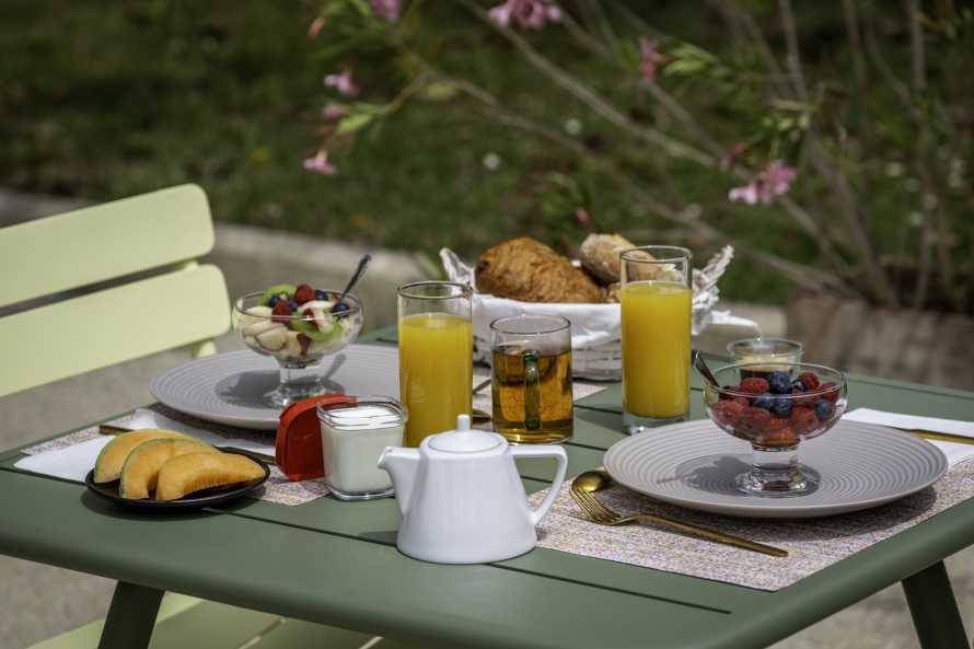 Petit-déjeuner en extérieur