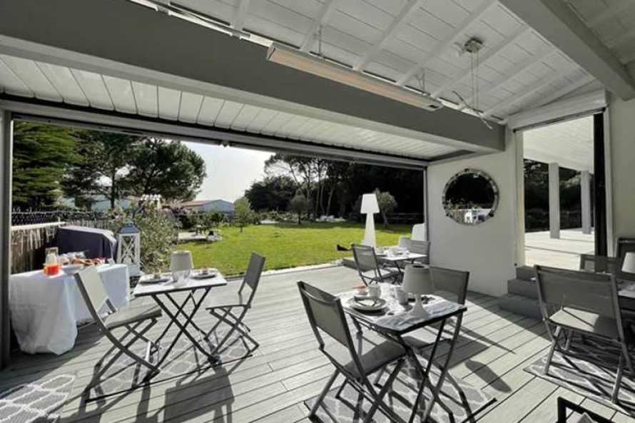 PETIT DEJEUNER FACE AU PARC