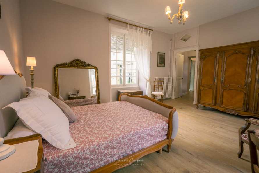 Le Prieur&eacute; Sainte Croix