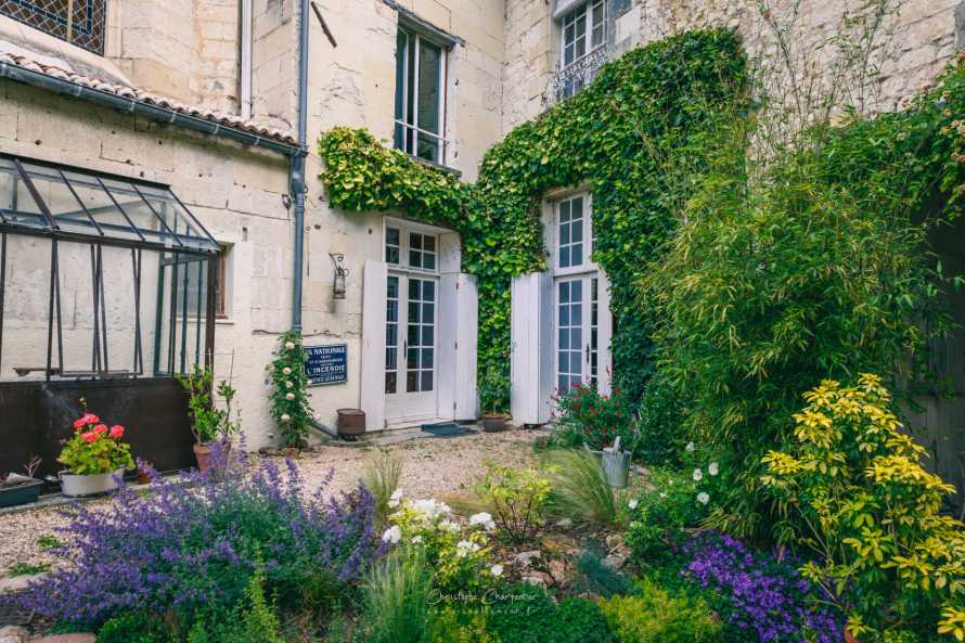 Le Prieur&eacute; Sainte Croix