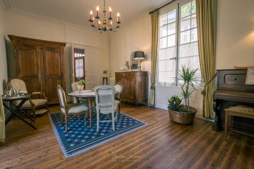 Le Prieur&eacute; Sainte Croix